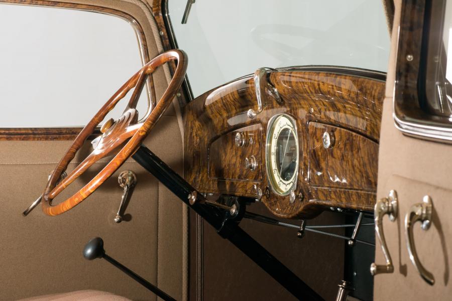 Интерьер Graham Model 64 Standard Eight Sedan 1933 года  (фото 9 из 9)